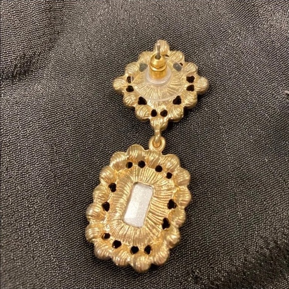 EARRINGS. Gold tone n Stones. Stunning - Picture 11 of 11